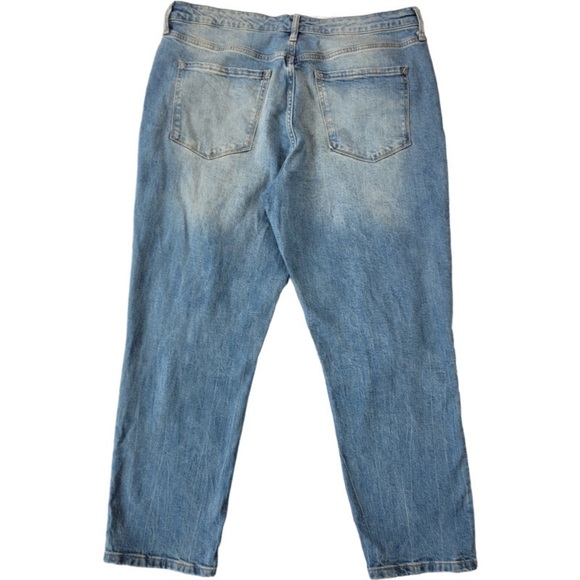 ANA A New Approach Woman’s Mid Rise Boyfriend Jeans light blue distressed 14 - Picture 4 of 13